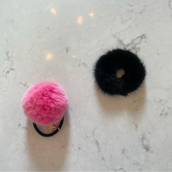 NWOT 🩷 Set of 2 Jocelyn Fur Hair Ties - Picture 4 of 7